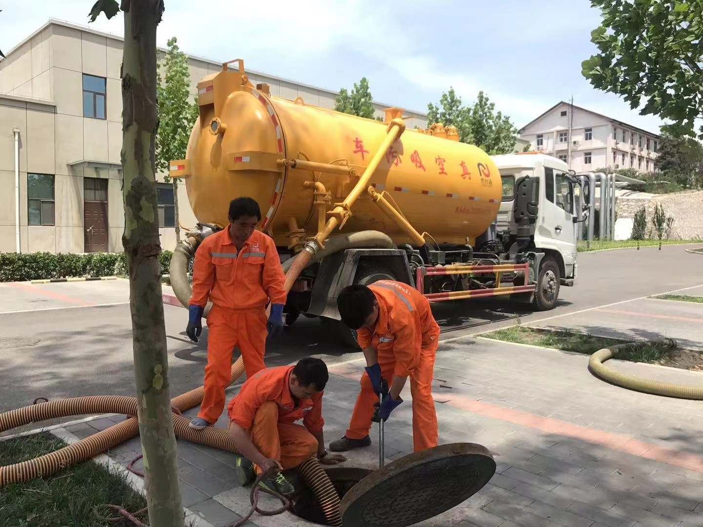 南沙化粪池清理与5-8吨吸粪车施工效率分析